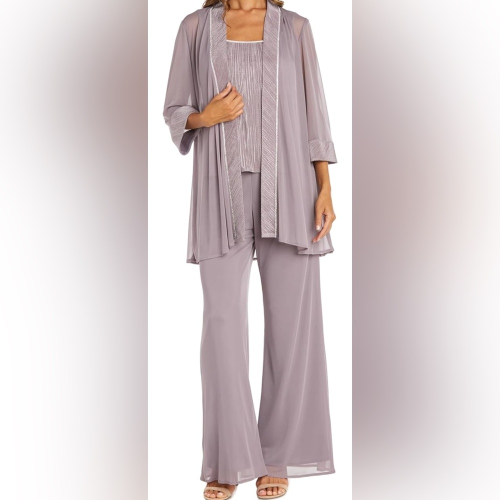 Elegant Women's Mother of the Groom/Bride Pant Suit in Mauve. - Picture 4 of 5
